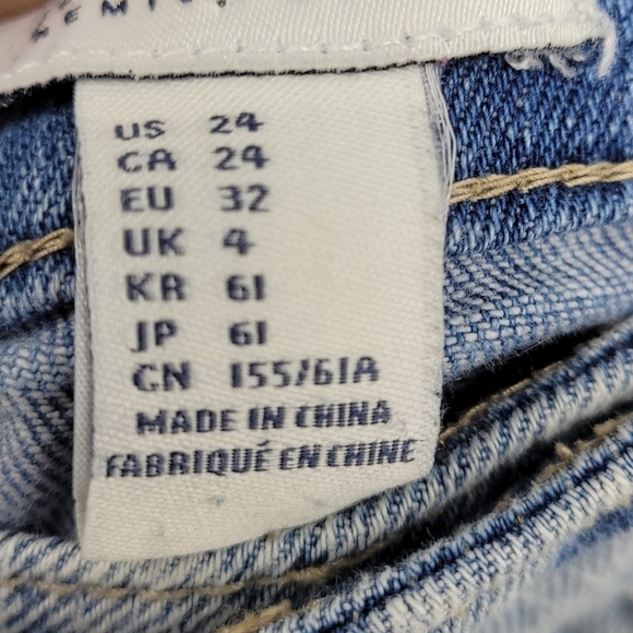 Forever 21 Womens Light Wash/Bleached Shorts With Metallic Embroidery Detail 24 - Picture 4 of 12